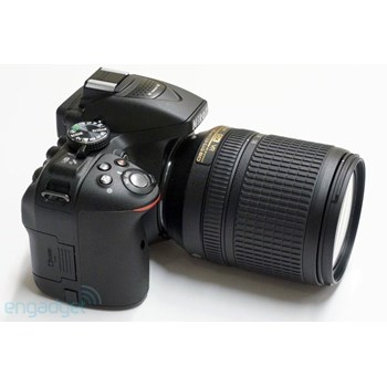 Nikon D5200 + 18-140mm
