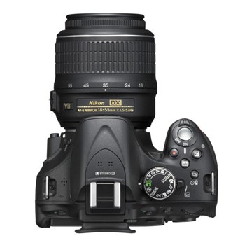 Nikon D5200 + 18-200 mm Lens