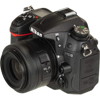 Nikon D7000 + 18-300mm