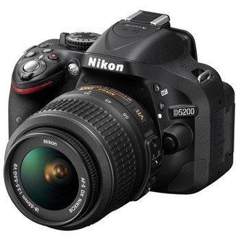 Nikon D5200 + 18-200 mm Lens