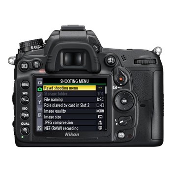 Nikon D7000 + 18-270mm